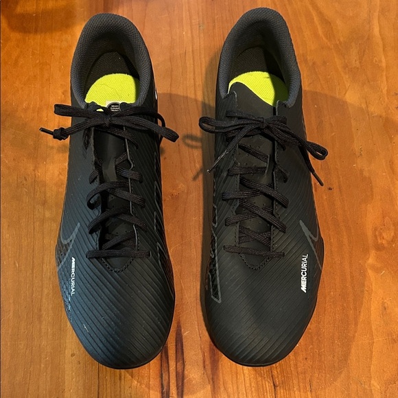 Nike Black Mercurial Vapor Soccer Cleats - Picture 3 of 4